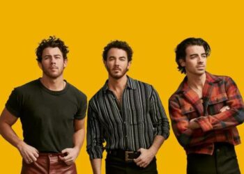 Jonas Brothers group photo