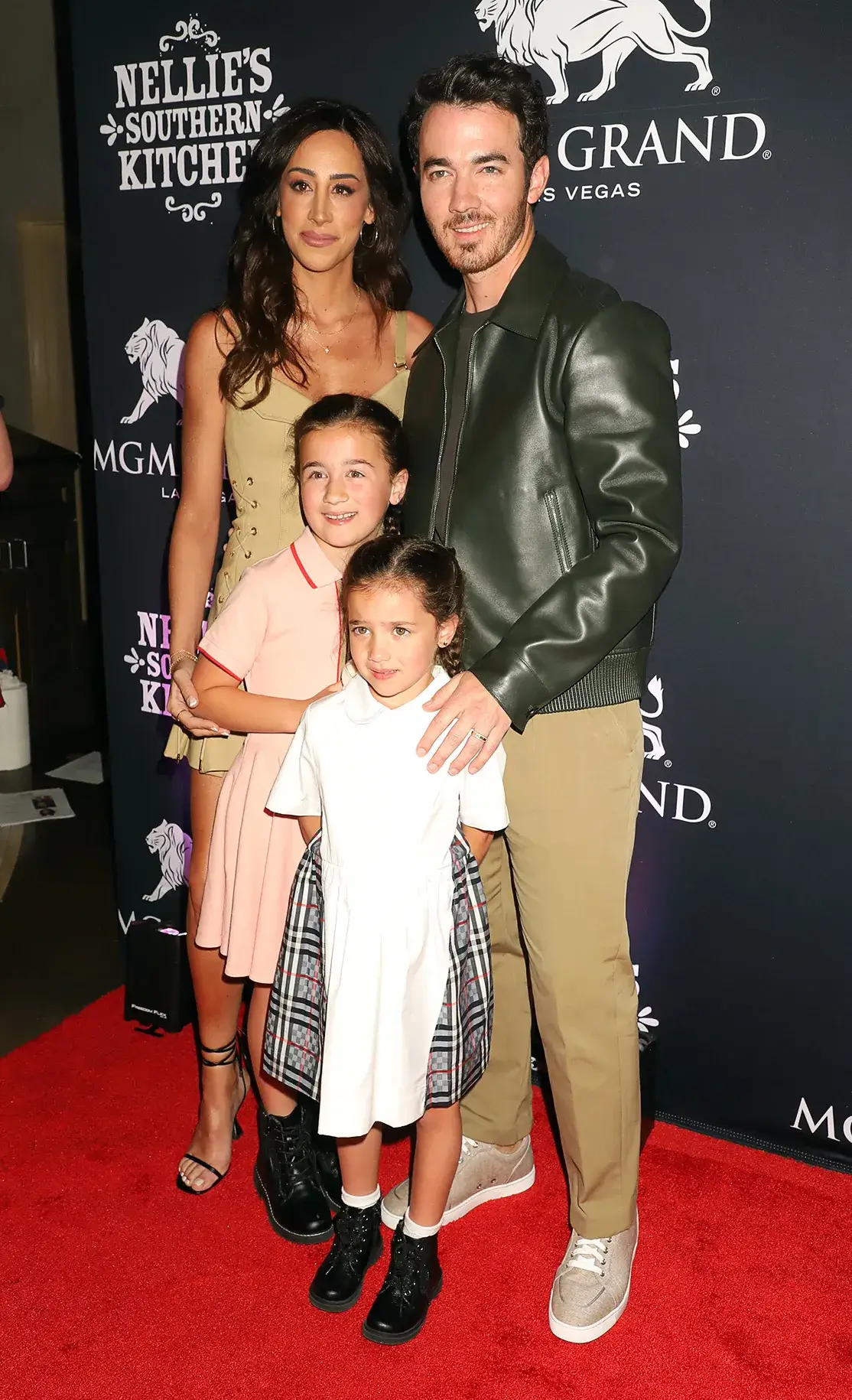 Kevin-Jonas-and-Danielle-Jonas with family